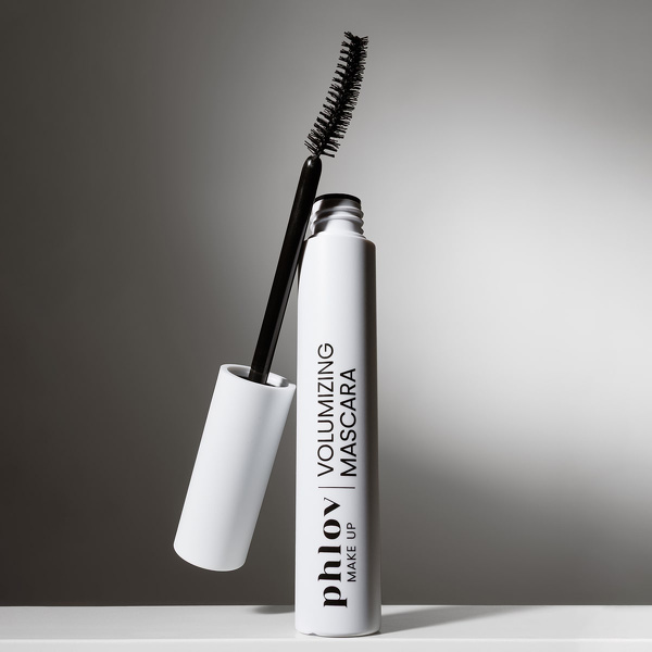 MAKE UP VOLUMIZING MASCARA