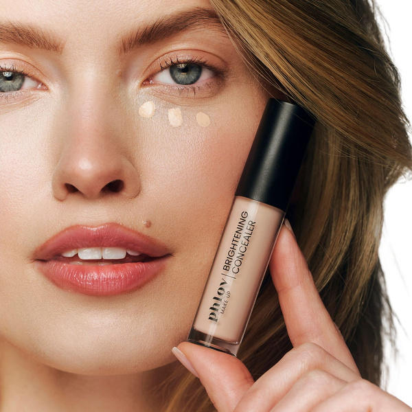 MAKE UP BRIGHTENING CONCEALER 02 LIGHT BEIGE